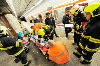 Человек погиб под колесами поезда в метро Праги