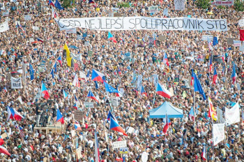 В Праге на митинг против Бабиша вышли 250 тыс. человек: видео