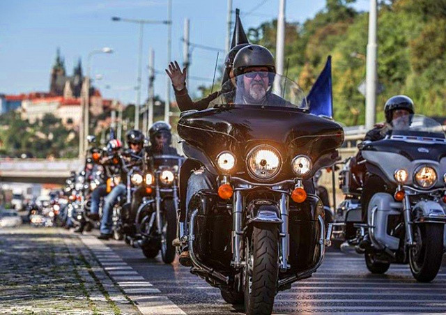 В субботу сотни мотоциклов Harley-Davidson проедут по центру Праги