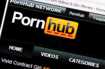 Глухой американец подал в суд на Pornhub из-за отсутствия субтитров