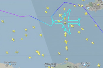 Пилоты пассажирского «Боинга» нарисовали в воздухе силуэт самолета